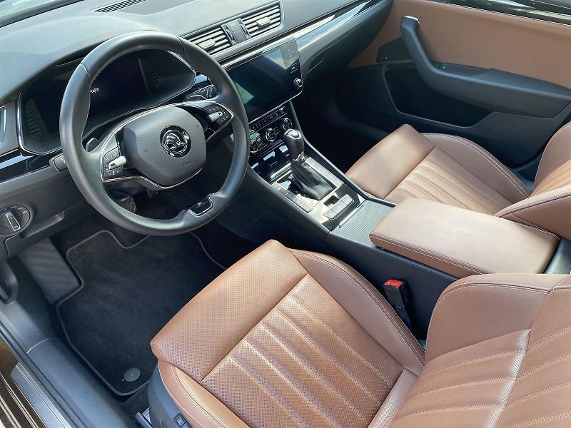 Škoda Superb (2023) Combi 1.5 TSI DSG L&K - fotka 7 z 37