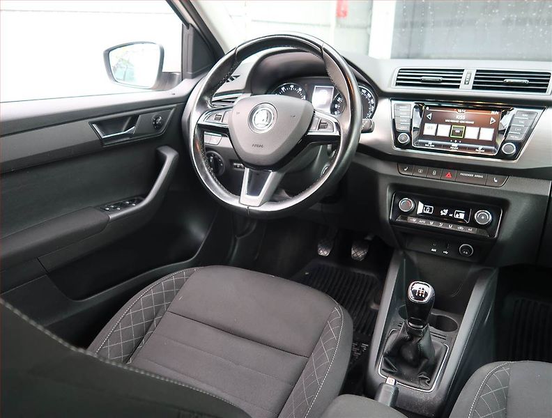 Škoda Fabia (2018) Style 1.0 TSI, Navi, Tempomat - fotka 7 z 20
