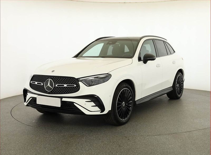 Mercedes-Benz GLC (2025) 200 4MATIC, AMG Line - fotka 2 z 30