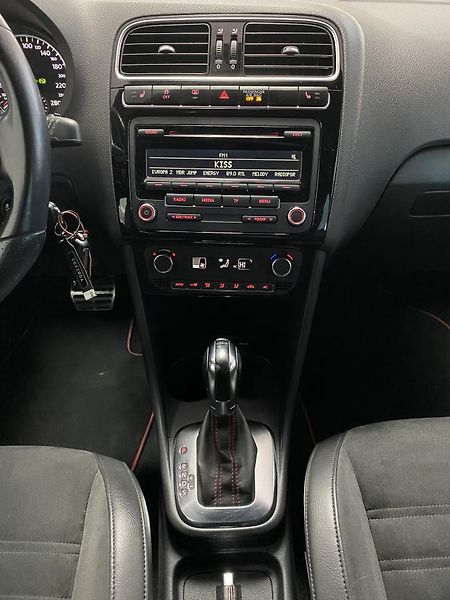 Volkswagen Polo 1.4 TSí GTi 132 kW DSG Bi-Xeno - fotka 23 z 23