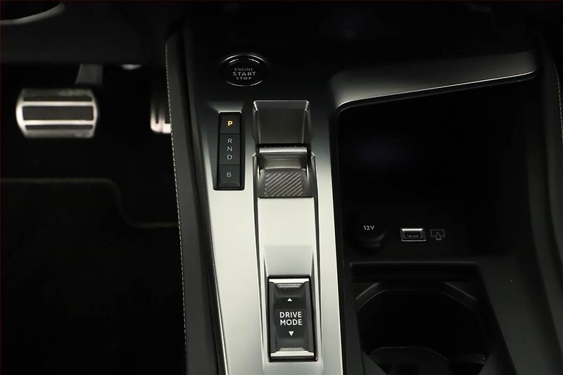 Peugeot 408 (2023) Hybrid 180 - fotka 13 z 21