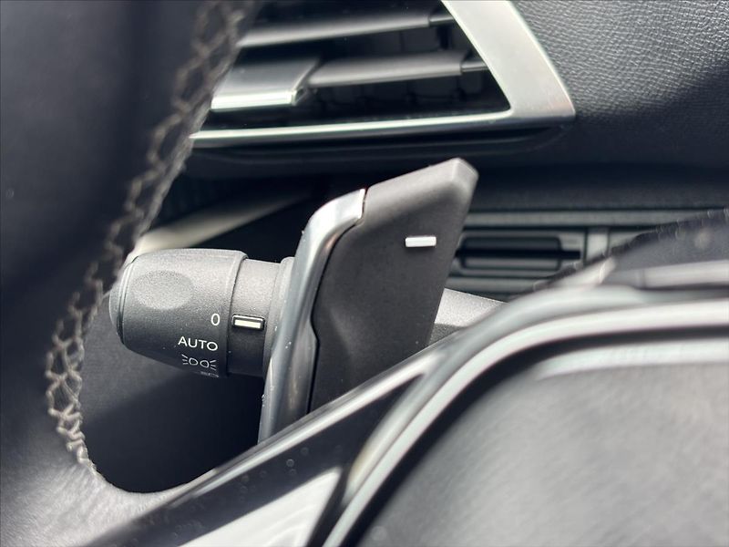 Peugeot 3008 1,2 PT AT 1.ČR PLNÝ SERVIS - fotka 32 z 37