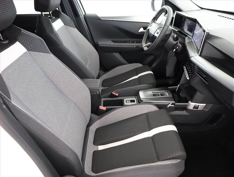 Opel Frontera (2025) 1.2 hybrid - fotka 7 z 20