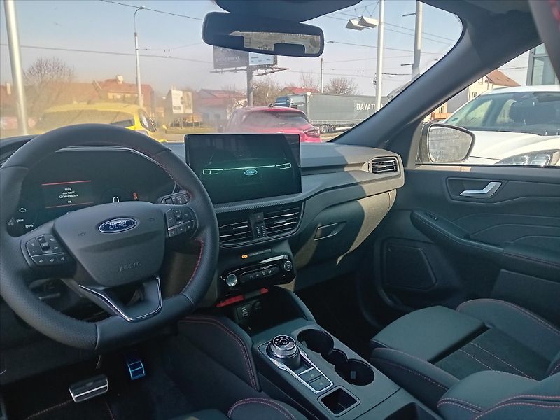 Ford Kuga (2026) 2,5 HEV 134kW/183k  ST-Line X - fotka 10 z 14