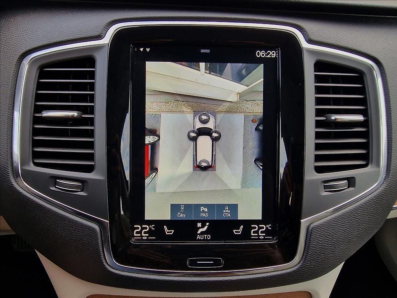 Volvo XC90 B5 AWD Momentum Pro Auto,1Maj - fotka 28 z 50