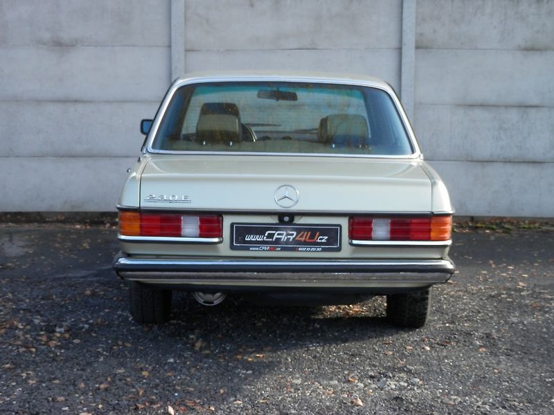 Mercedes-Benz 123 230E AUTOMAT - fotka 21 z 36