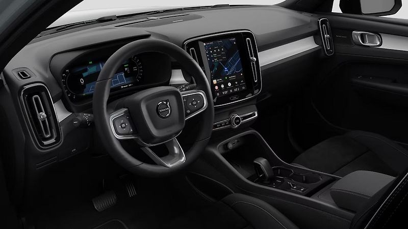 Volvo XC40 (2026) B3 AUT PLUS BLACK EDITION - fotka 3 z 17