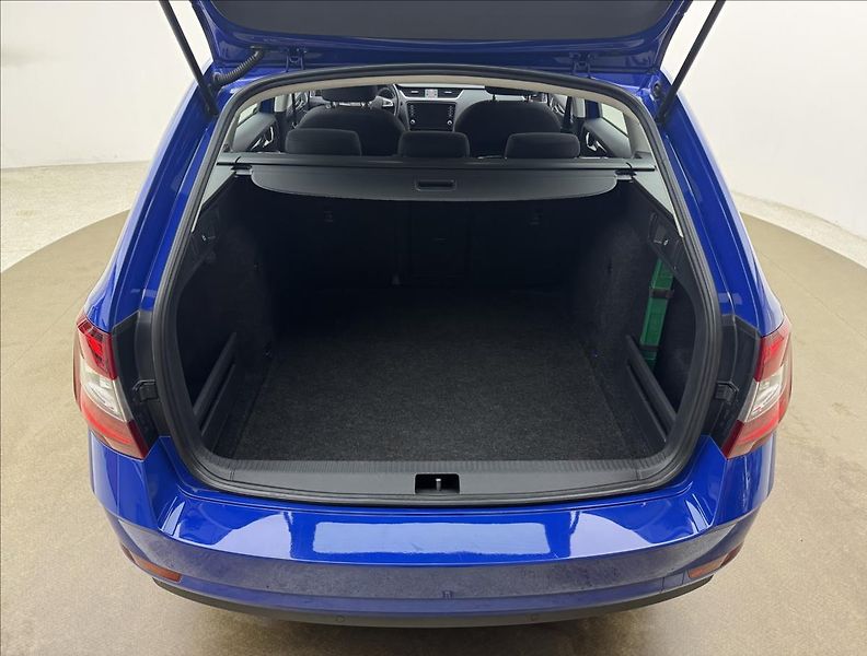 Škoda Octavia 2,0 LED STYLE NAVI KEYLESS CZ - fotka 42 z 42