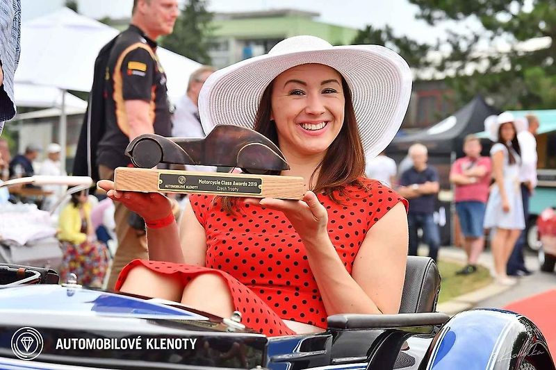 Senzací výstavy bude prezentace velmi vzácného vozu Talbot Lago T26GS, který posbíral už několik titulů na světových soutěžích elegance.
