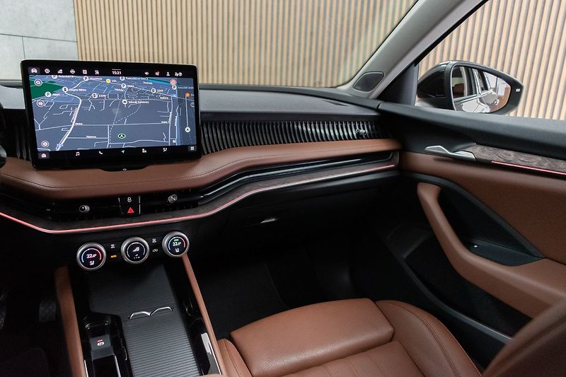 Škoda Superb 2.0TDI L&K*TAŽNÉ*ZÁRUKA*DPH*ČR - fotka 10 z 51