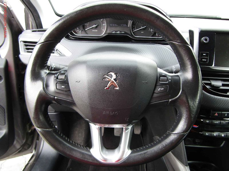 Peugeot 2008 (2017) 1.2 VTi, ČR, servis.kniha - fotka 16 z 17