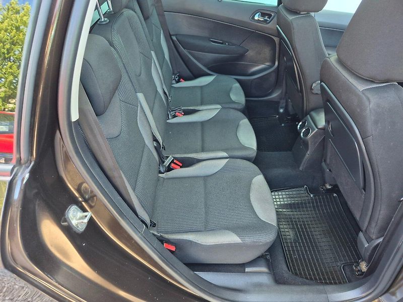 Peugeot 308 (2013) 1.6HDi Xenony , TZ , Nová STK - fotka 13 z 32