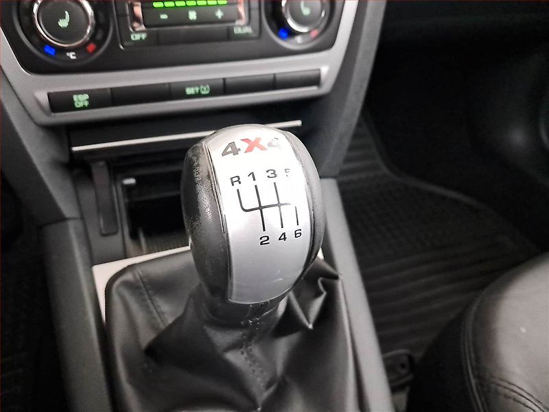 Škoda Octavia (2008) 2.0 TDI, 4X4, Serv.kniha - fotka 18 z 19