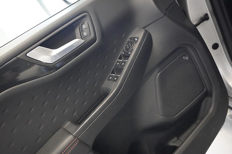 Ford Kuga 2.0 TDCi ST-LINE 4x4 AUTOMAT 8 - fotka 12 z 34