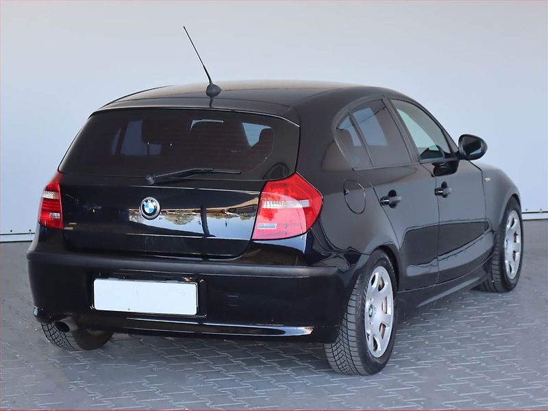 BMW Řada 1 (2011) 116d - fotka 5 z 18