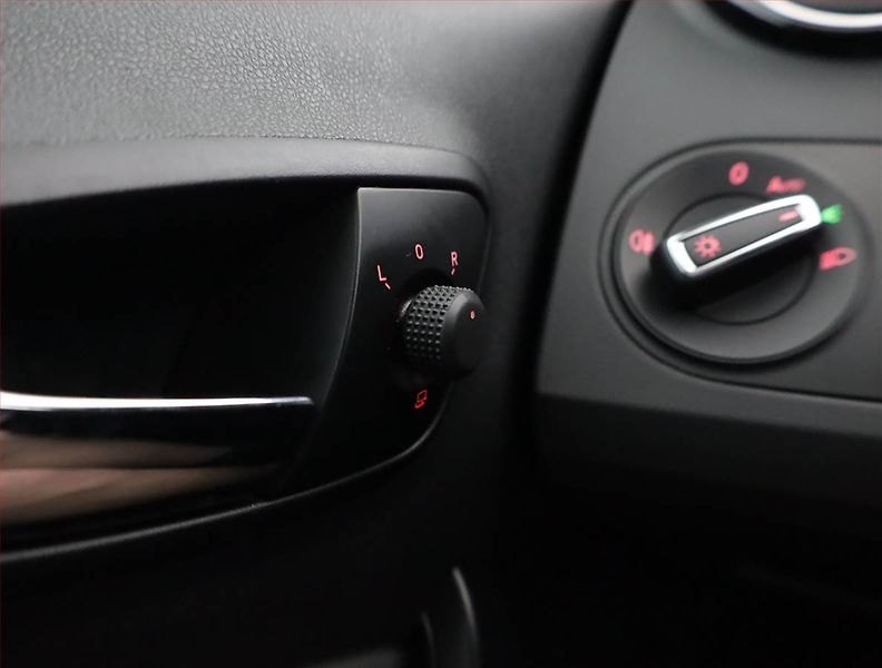 Seat Ibiza (2015) 1.4 TDI, Navi, Park. senzory - fotka 16 z 17