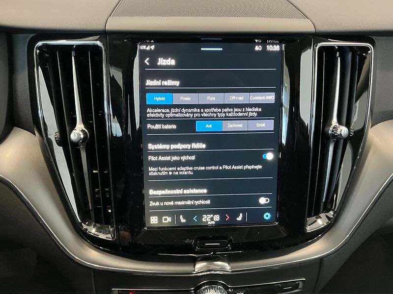 Volvo XC60 T6 eAWD Recharge Core, PANO - fotka 32 z 42