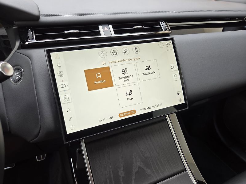 Land Rover Range Rover Velar (2026) P400e Dynamic SE PANO R21 TOP - fotka 32 z 61