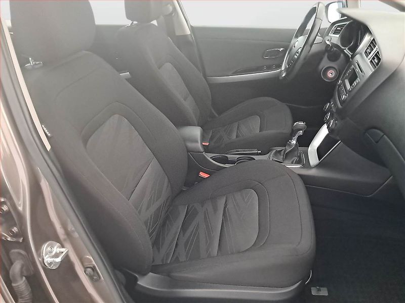 Kia Ceed (2015) 1.6 GDI, ČR,1.maj, Serv.kniha - fotka 9 z 17
