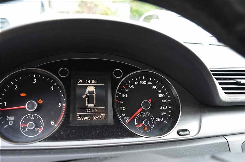 Volkswagen Passat (2012) VARIANT 1,6 TDI - fotka 27 z 35