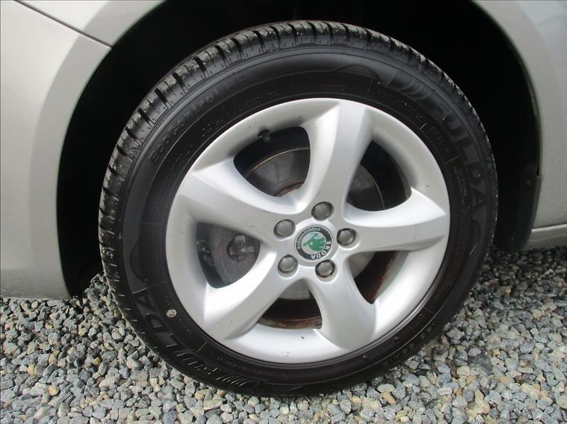 Škoda Fabia 1,2 TSI, digiklima,servis,tažn - fotka 19 z 32
