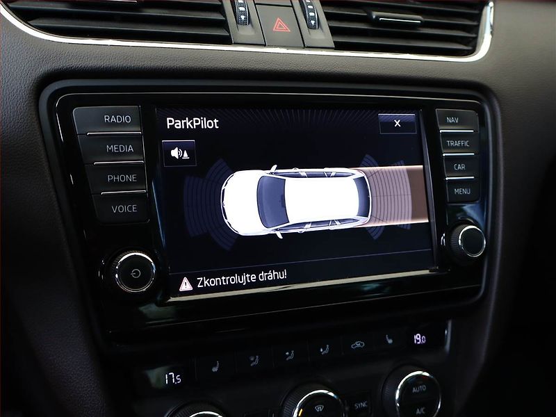 Škoda Octavia (2015) Laurin&Klement 2.0 TDI, 4X4 - fotka 17 z 21