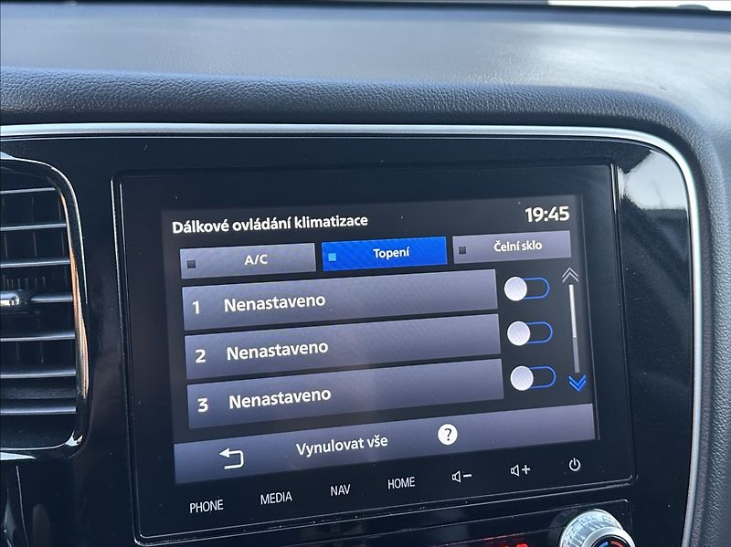 Mitsubishi Outlander 2,4 PHEV 224PS  Diamant 4x4 A/ - fotka 40 z 58
