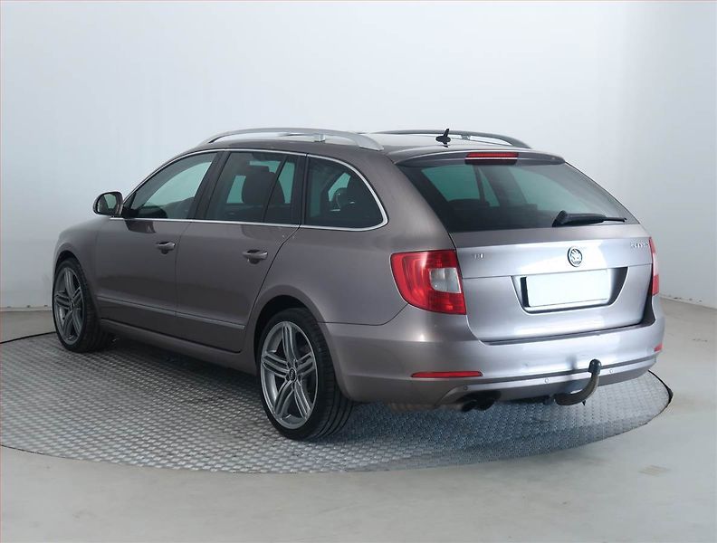 Škoda Superb (2010) 2.0 TDI, Xenony, Tempomat - fotka 4 z 16