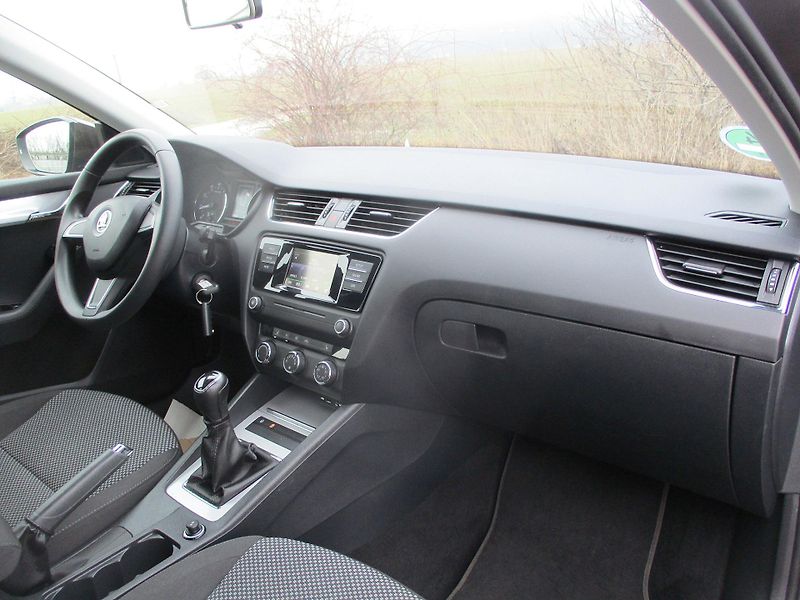 Škoda Octavia 1.2TSi 81kW AMB VÝHŘEV 2x PNEU - fotka 27 z 48