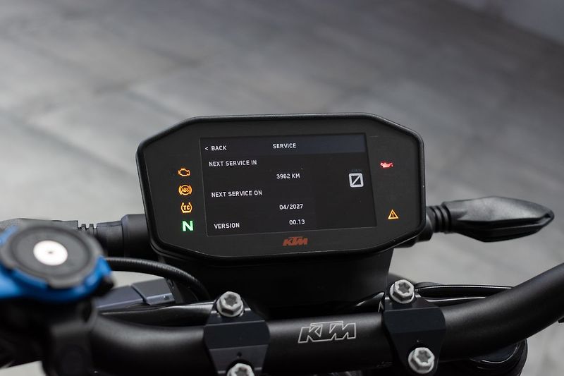 KTM 890 Duke L *AKRAPOVIC* - fotka 13 z 20