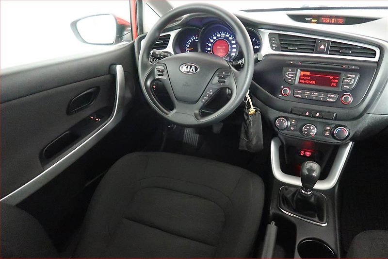 Kia Ceed (2018) 1.4 CVVT, ČR,1.maj, Serv.kniha - fotka 7 z 15