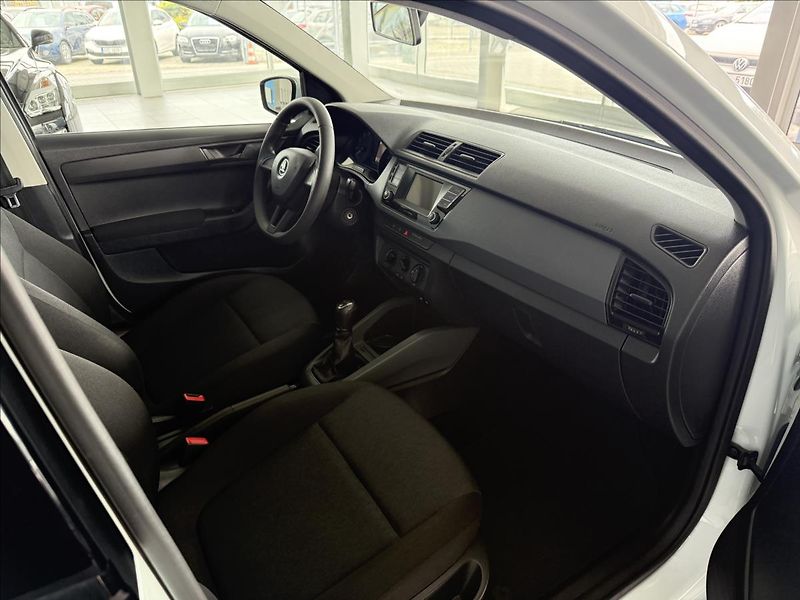 Škoda Fabia 1,2   TSI 66kW,SERVISKA - fotka 8 z 24