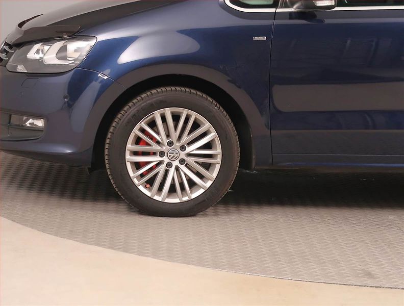 Volkswagen Sharan (2015) 2.0 TDI, Automat, 7 míst - fotka 15 z 18