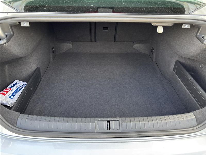 Volkswagen Passat 2,0 TDI R-Line 140kW - fotka 11 z 47