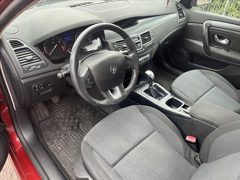 Renault Laguna 1,5 dCi KLIMA ROZVODY 2x KOLA - fotka 9 z 34