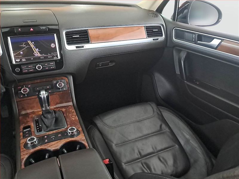 Volkswagen Touareg (2010) 3.0 TDI, 4X4, Automat, Navi - fotka 8 z 25