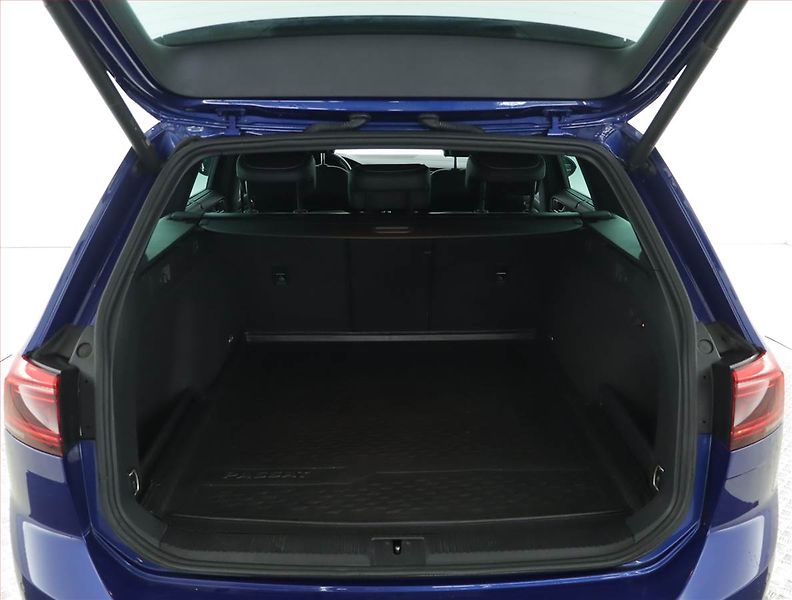 Volkswagen Passat (2022) 2.0 TDI - fotka 14 z 16