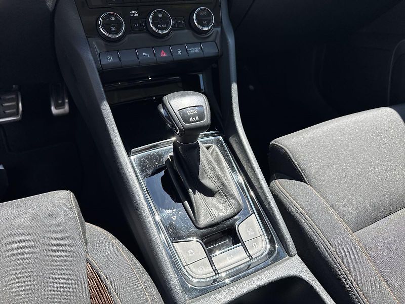 Škoda Karoq (2020) 2.0 TDI 4x4 DSG Scout - fotka 26 z 35
