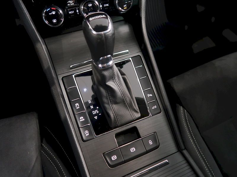 Škoda Superb (2022) STYLE 2.0TSI 140KW - fotka 30 z 39