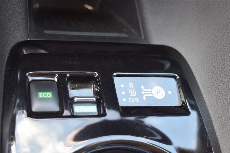Nissan Leaf 42KW TEKNA TOP VÝBAVA - fotka 25 z 26
