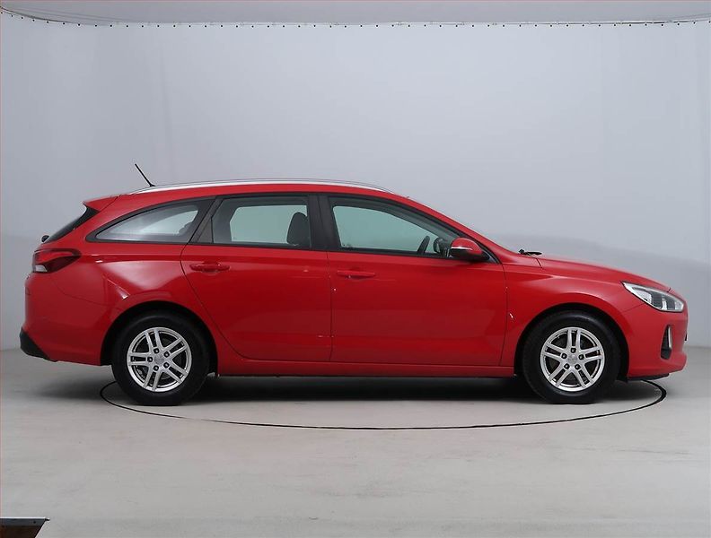 Hyundai i30 (2018) 1.6 CRDi, Tempomat - fotka 6 z 16