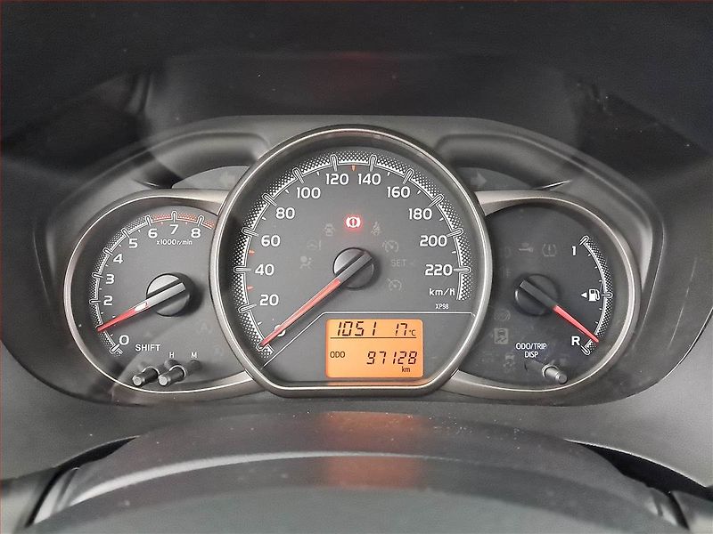 Toyota Yaris (2014) 1.0 VVT-i, Serv.kniha - fotka 11 z 15