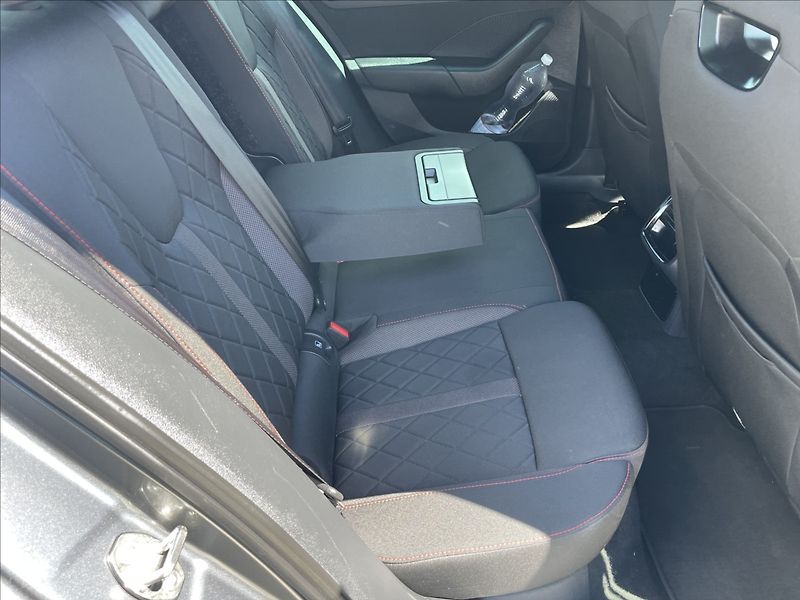 Škoda Octavia 2,0 TSi 180kw RS DSG Style Plu - fotka 11 z 39