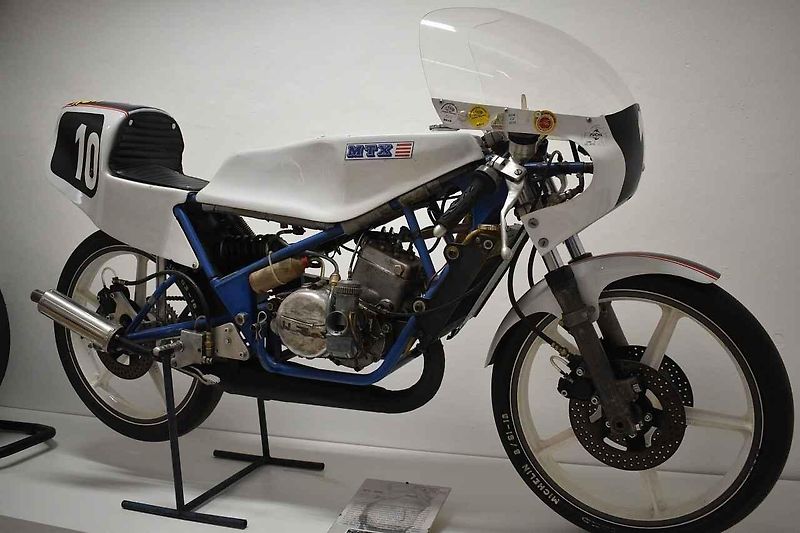 Tovární Jawa 350 pro seriál závodů Mistrovství světa z konce šedesátých lete - zřejmě technicky nejdokonalejší motocykl té doby