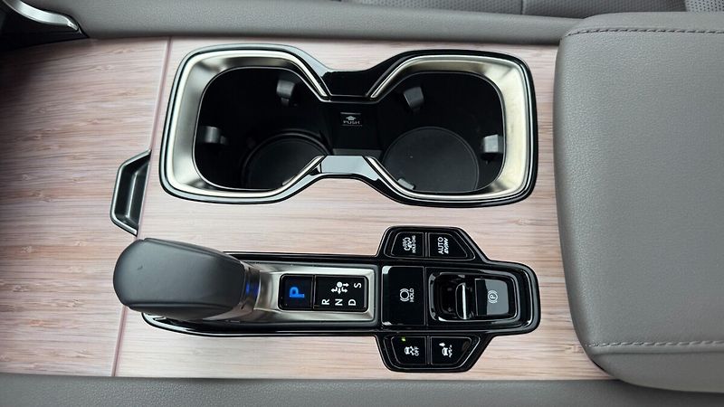 Lexus RX 450h plus 450H+ 2,5 PHEV LUXURY PANORAMI - fotka 15 z 31