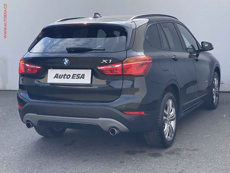 BMW X1 (2017) 2.0d xDrive20d, Sport Line - fotka 4 z 18