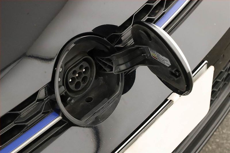 Volkswagen Golf (2020) GTE, Automat, Tempomat - fotka 15 z 16