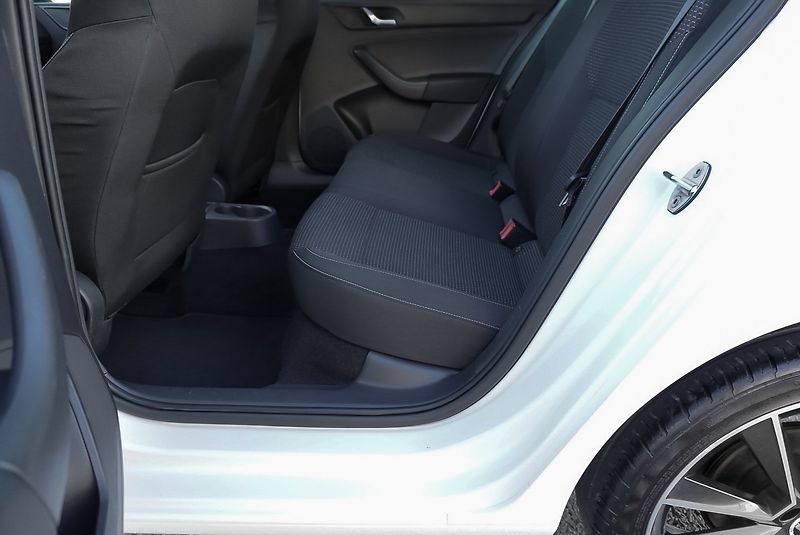 Škoda Rapid 1.2 TSi 77kW STYLE PLUS - fotka 27 z 29