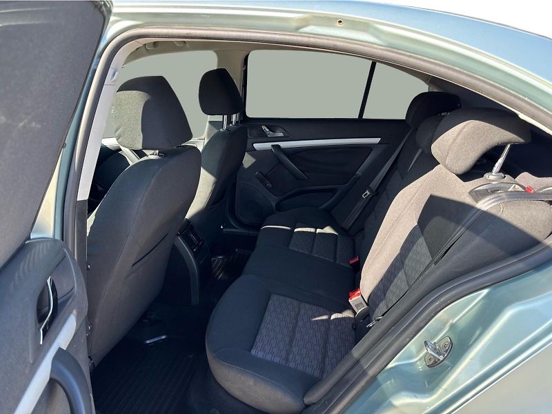 Škoda Octavia 1.6 MPi 75kW Ambiente Plus - fotka 12 z 29