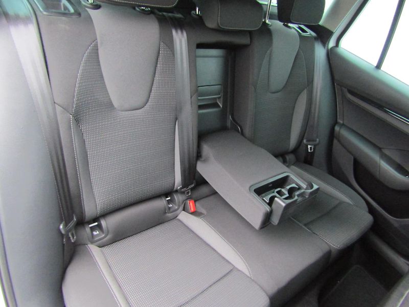 Škoda Octavia IV FL Combi Selection 1.5 TSI - fotka 28 z 30